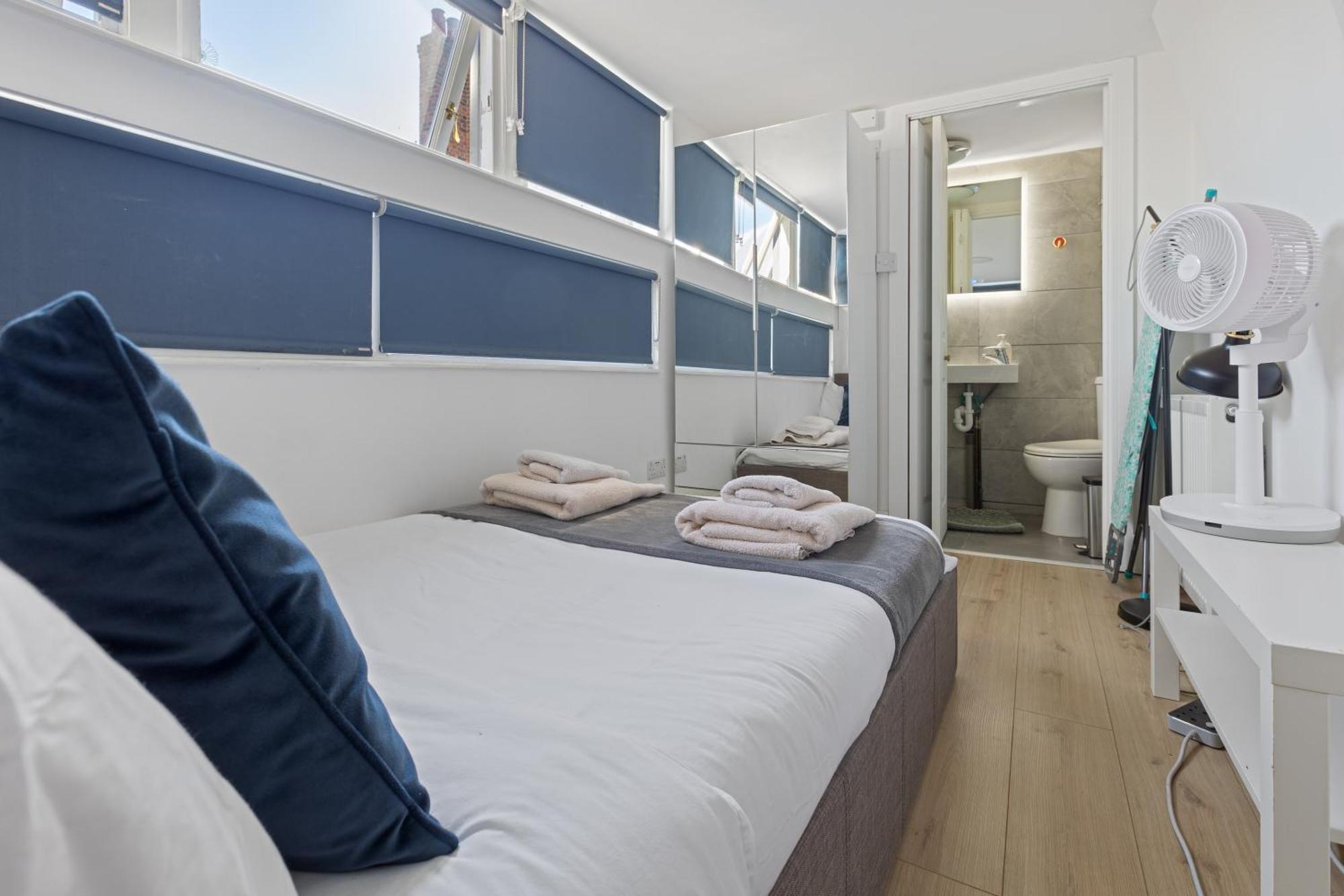 Modern Flat & Balcony In Historic West Kensington Appartamento